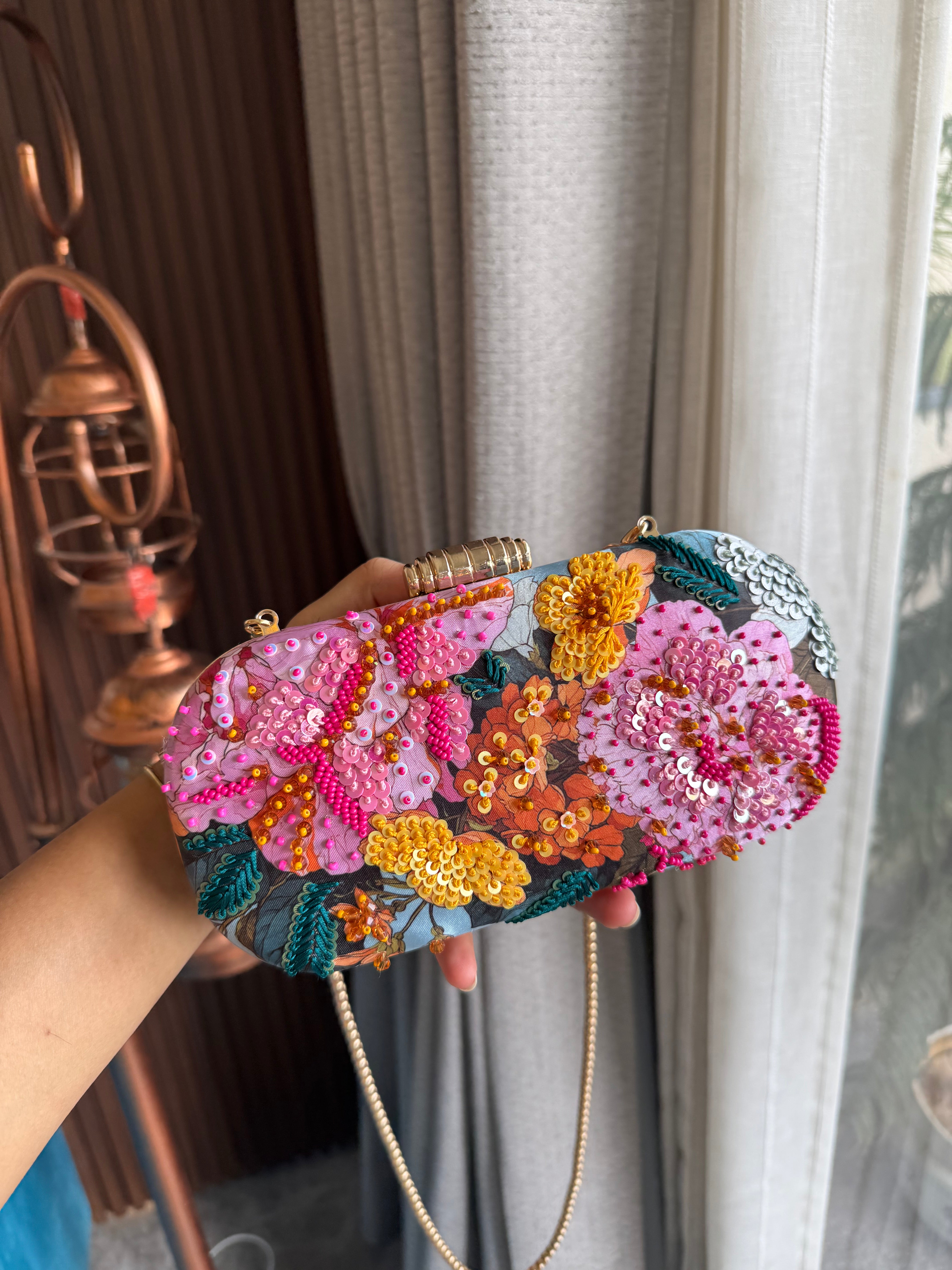 Raya clutch