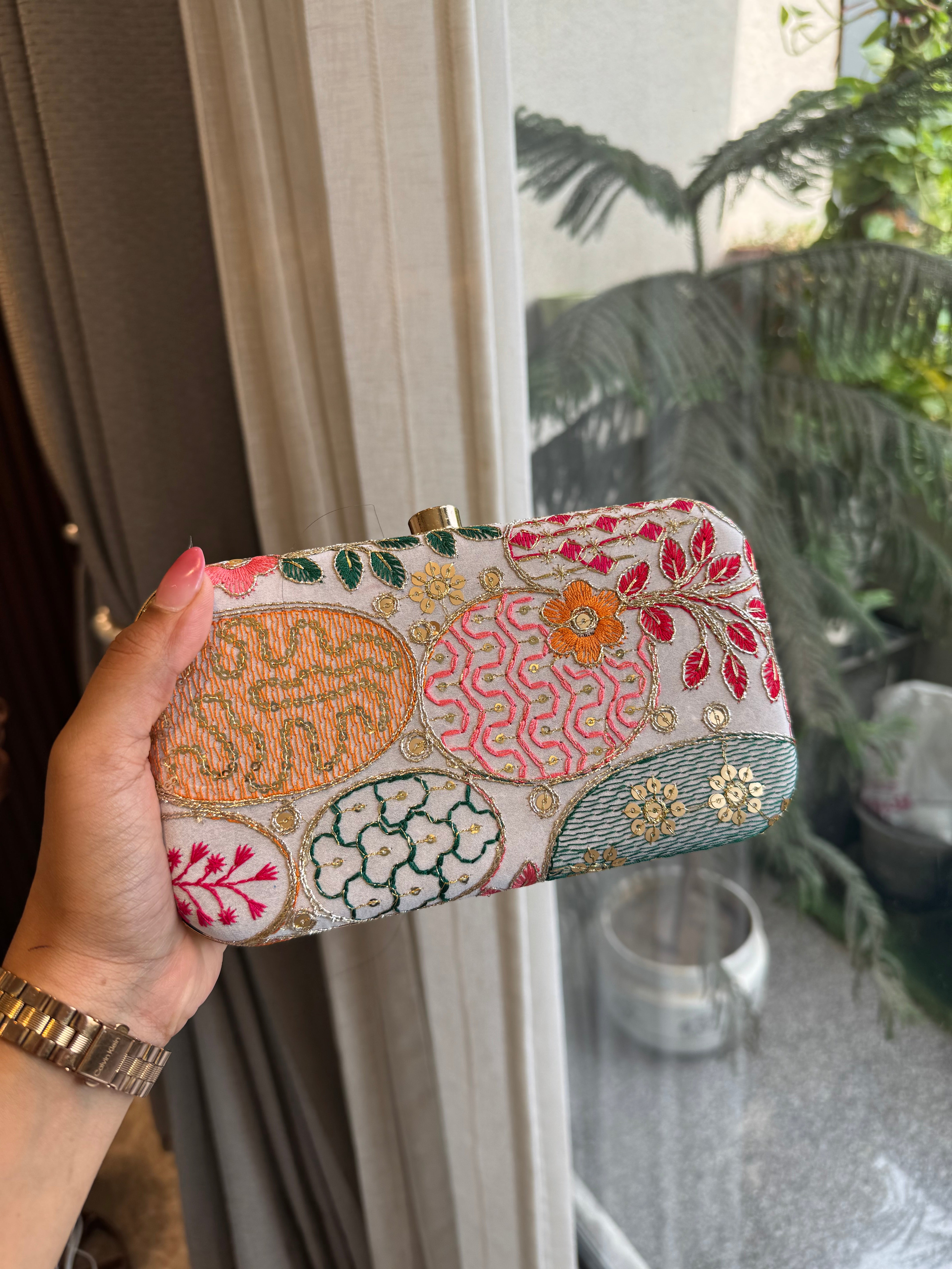 Bandhni clutches