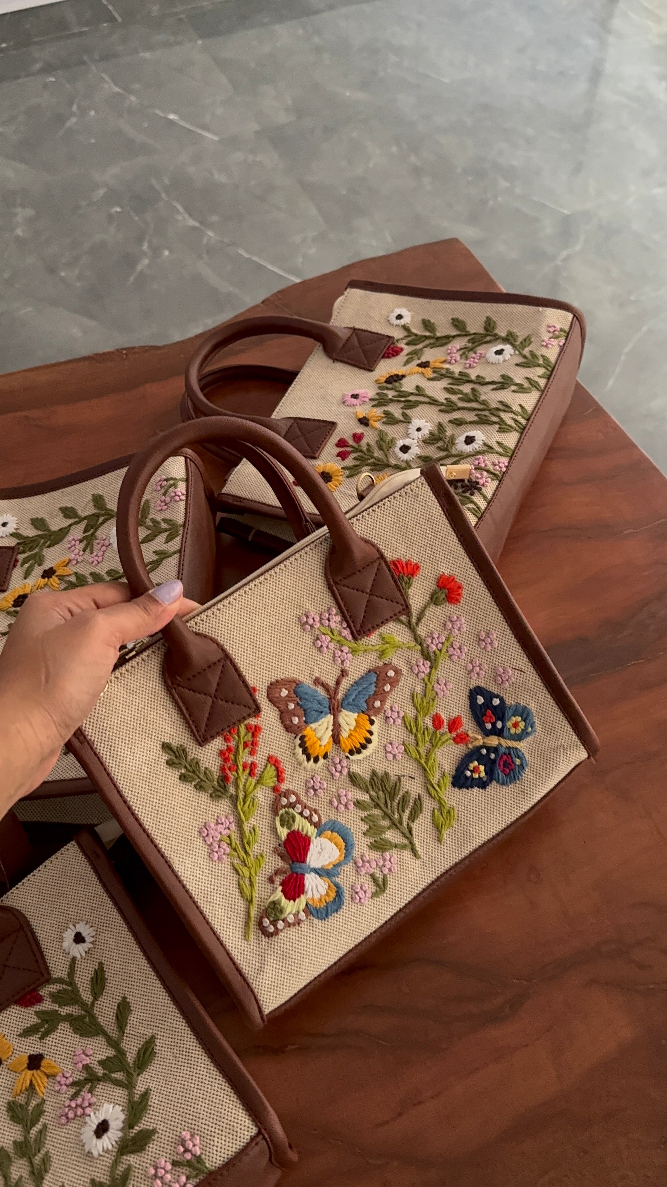 Noor embroidery sling