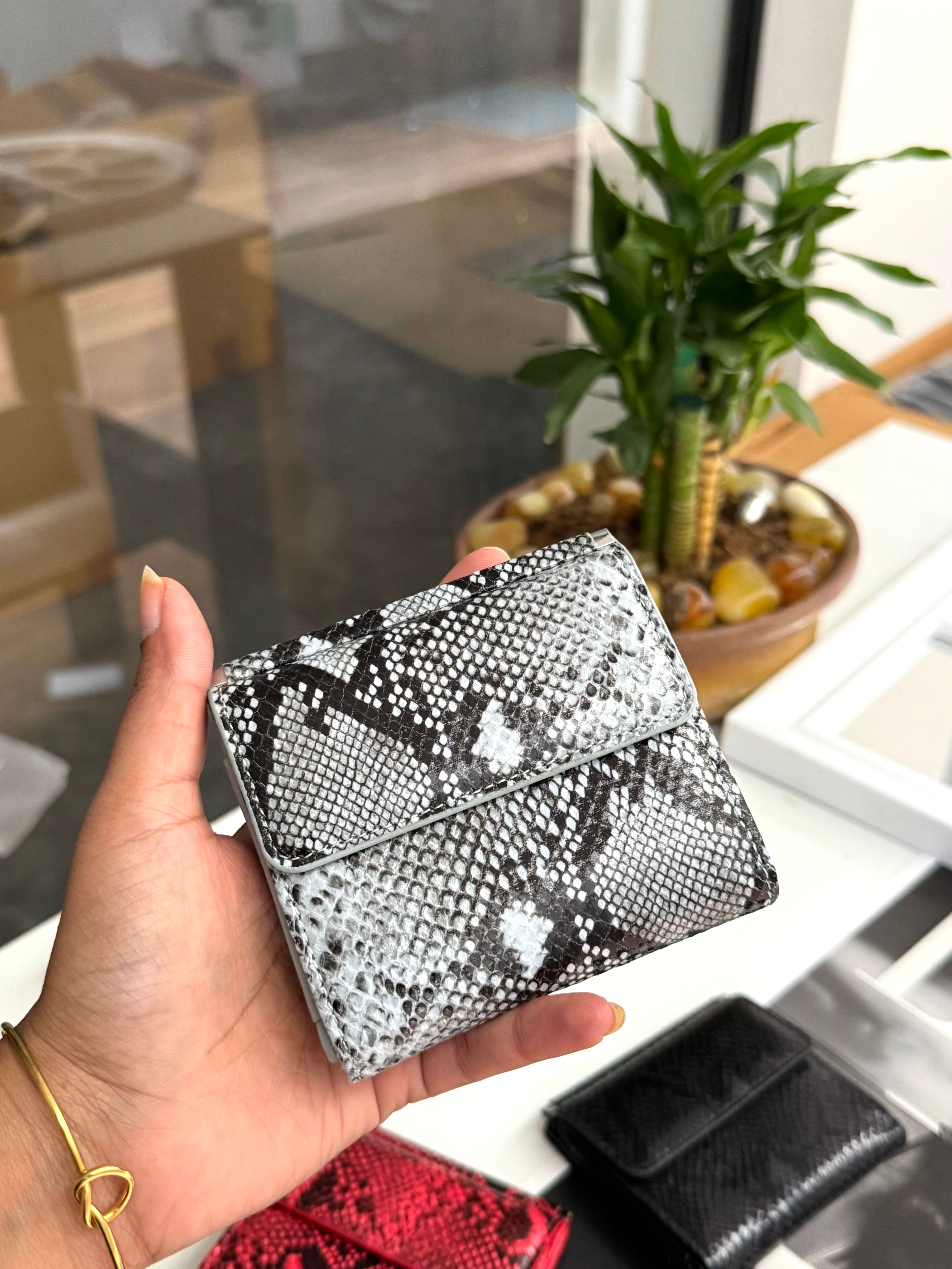 Snake wallet