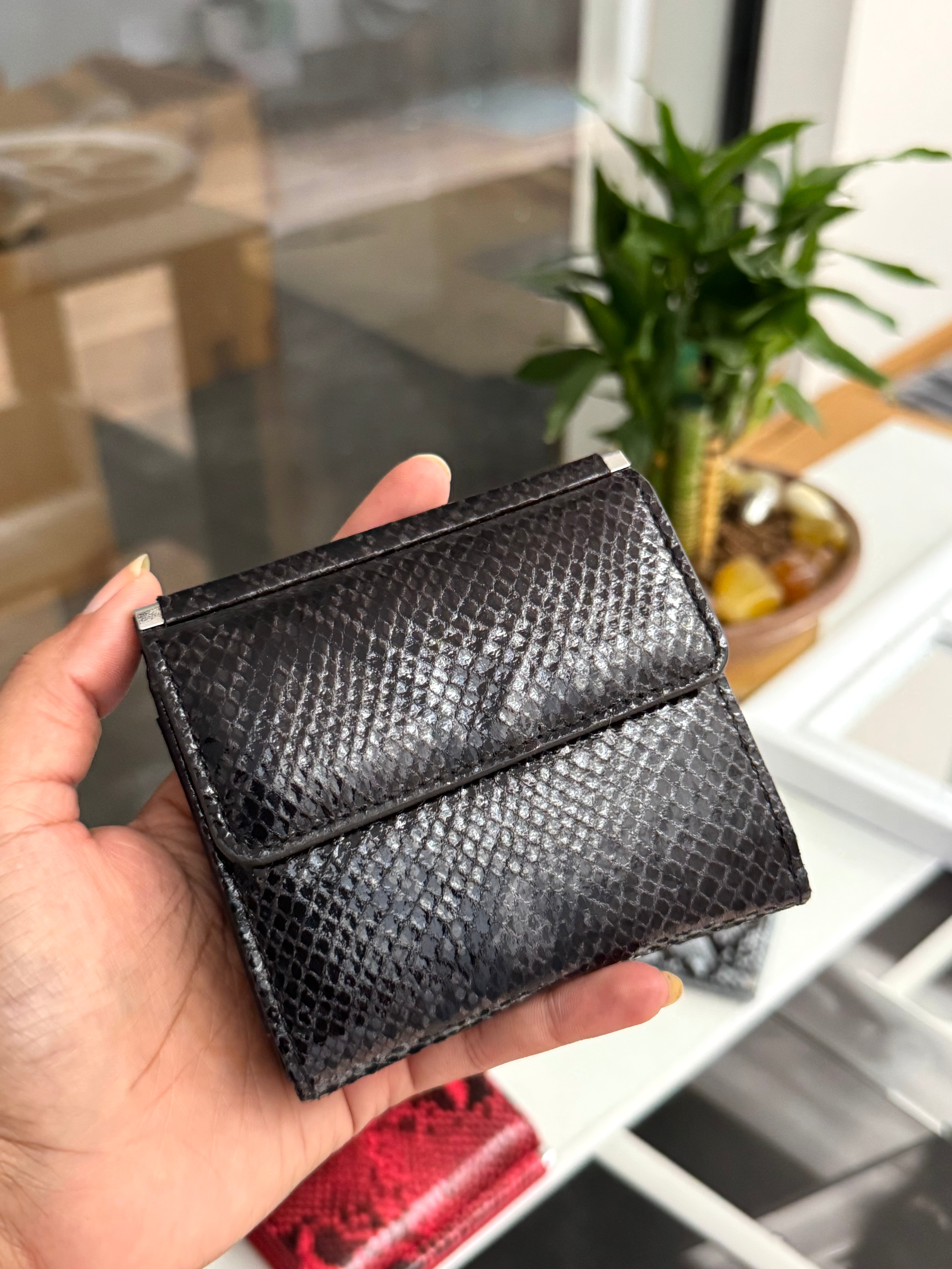 Snake wallet