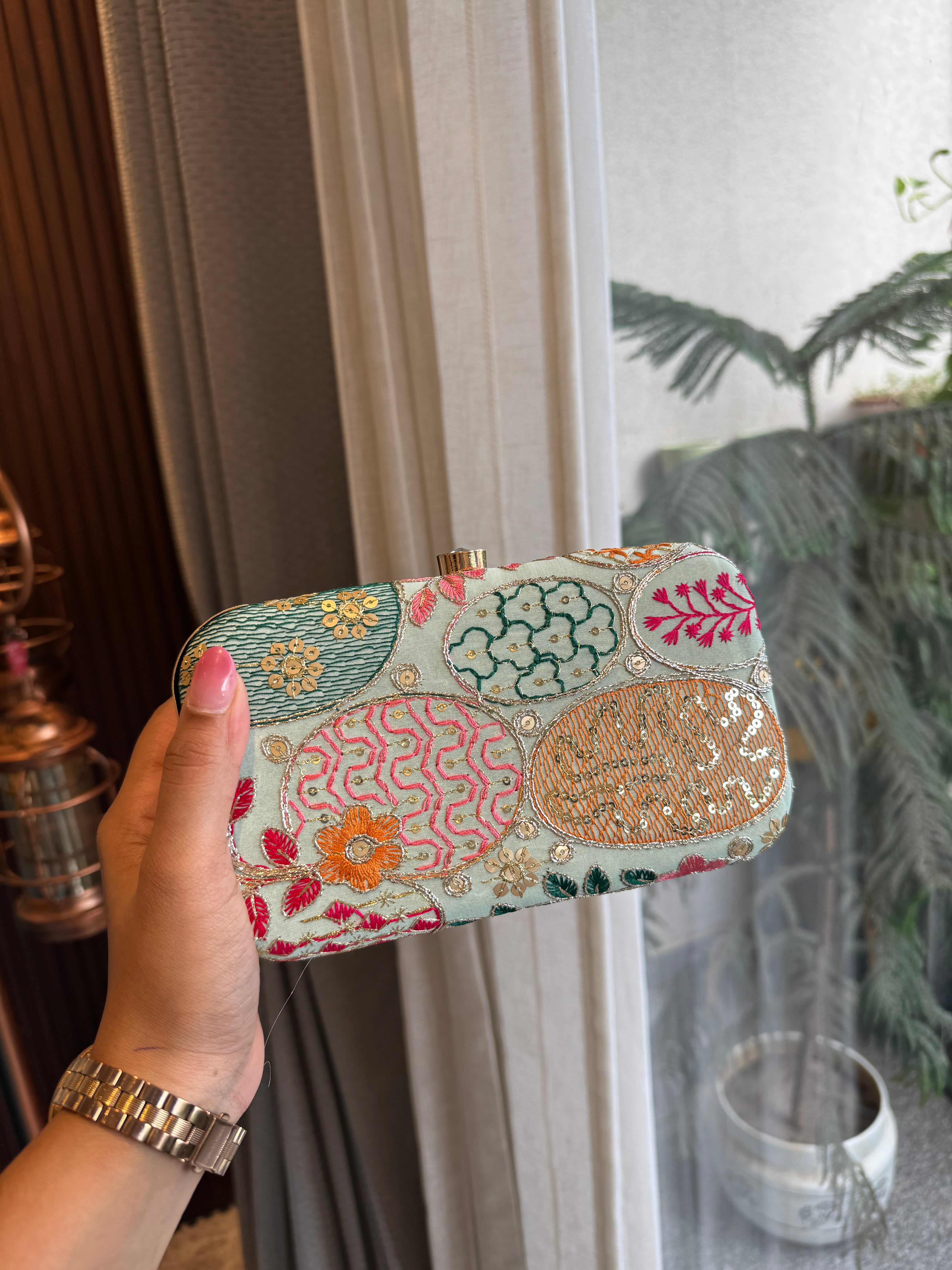 Bandhni clutches