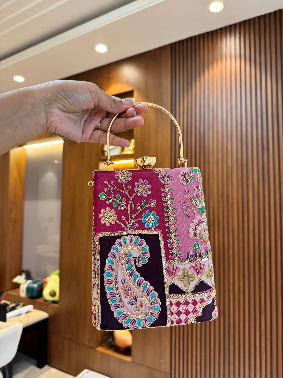 Maharani mobile party bag
