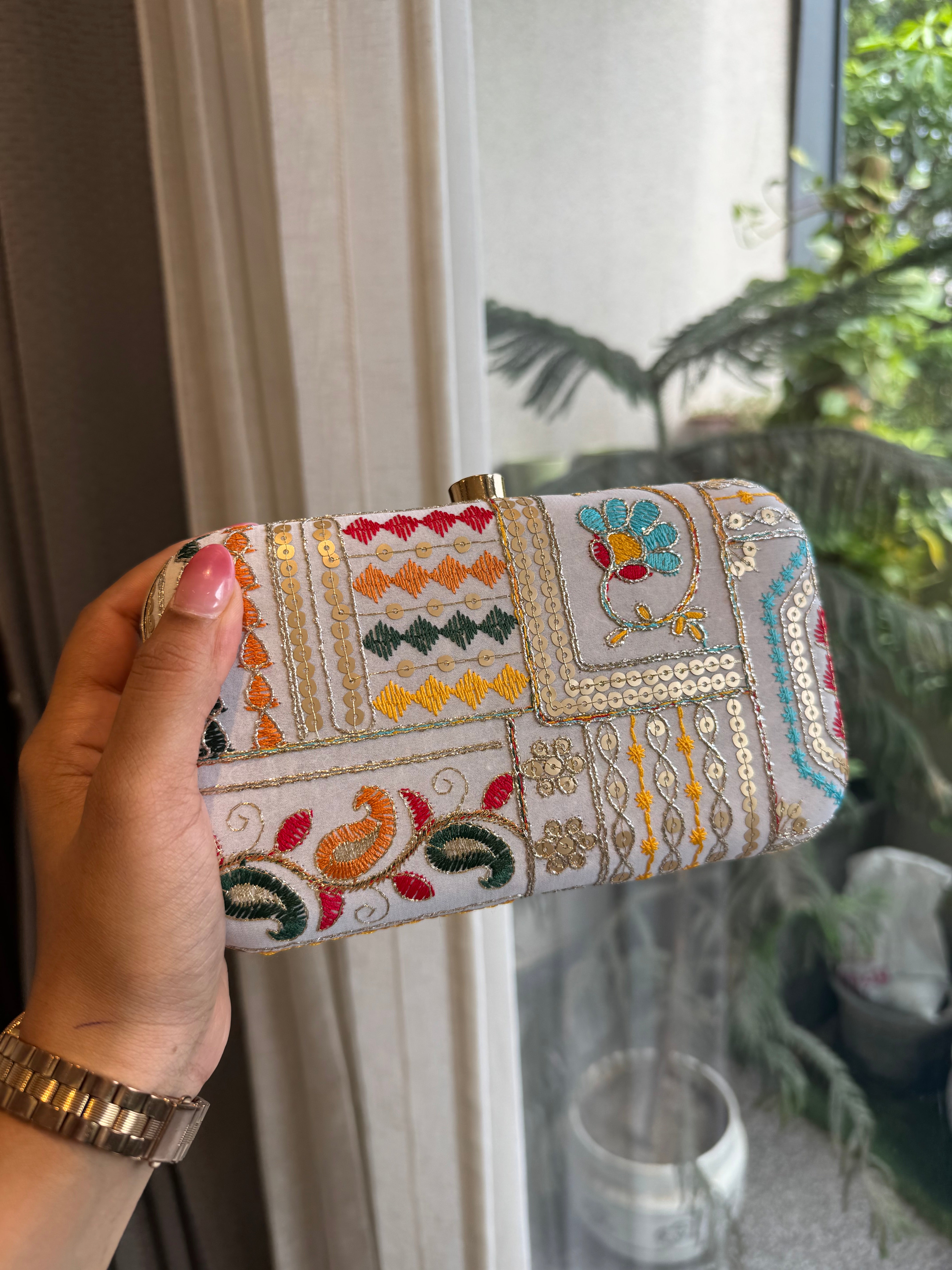 Bandhni clutches