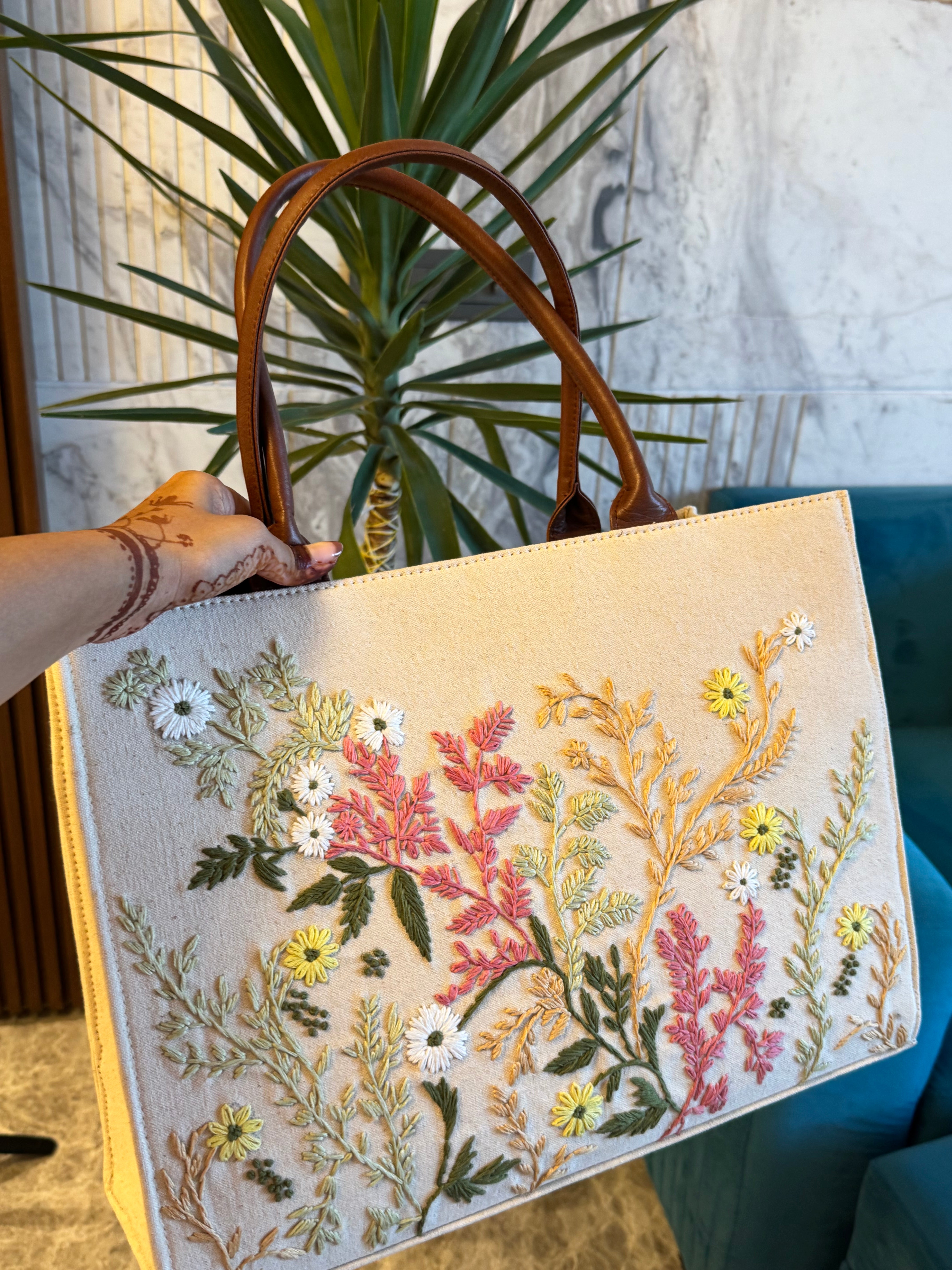 Kiara Embroidery bag