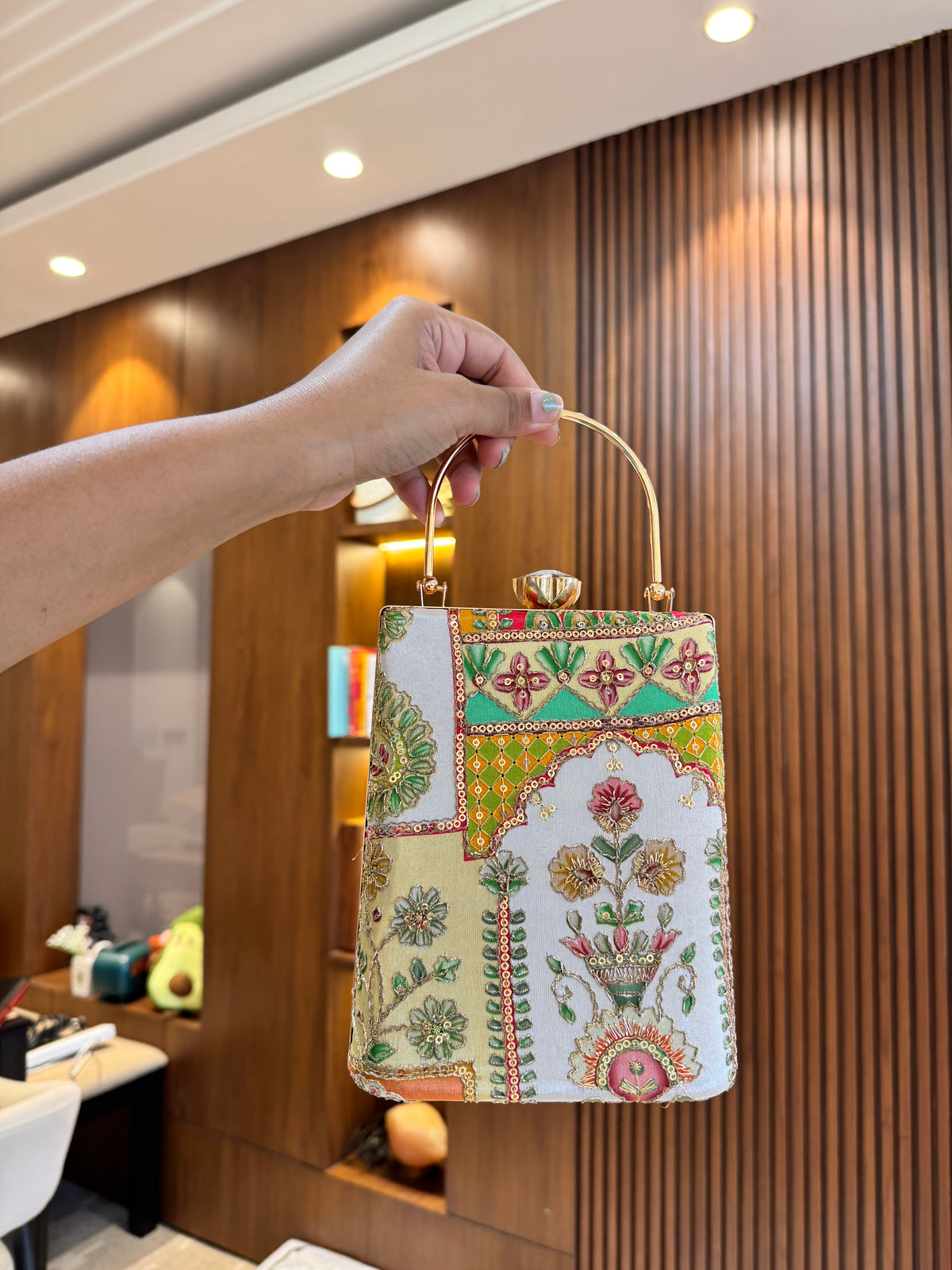 Maharani mobile party bag