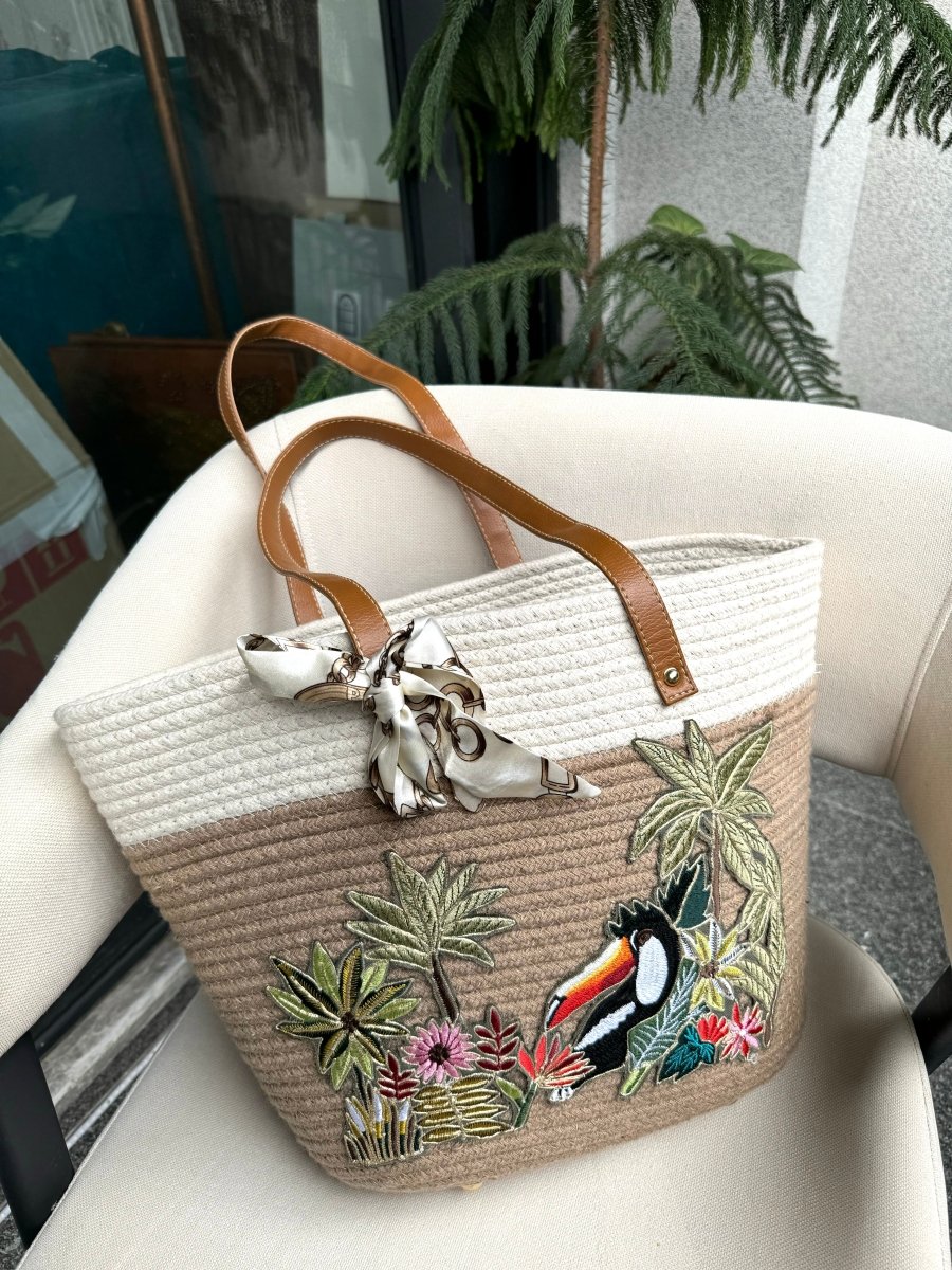 Straw bag with embroidery - Bagyo
