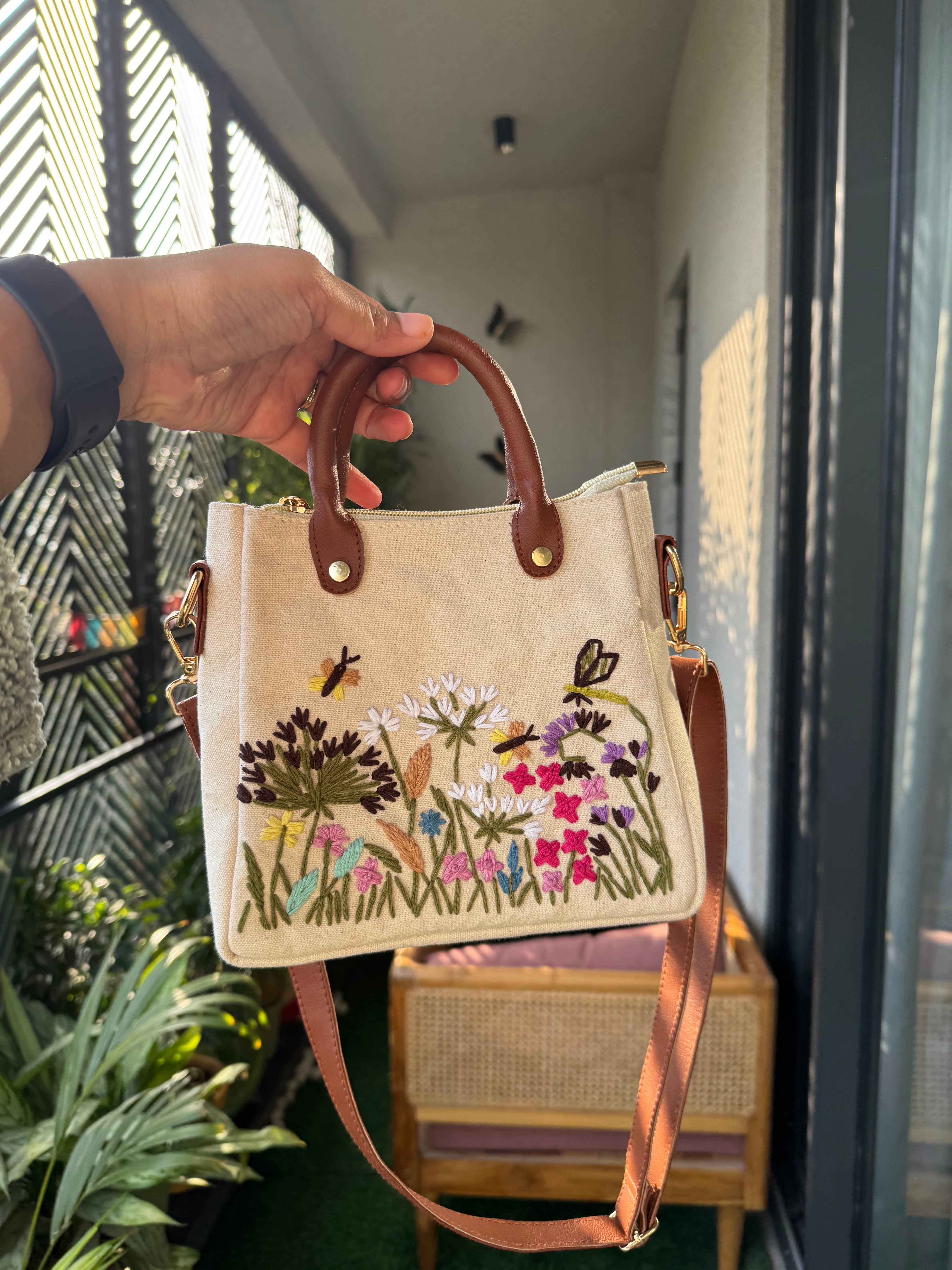 Roop embroidery sling