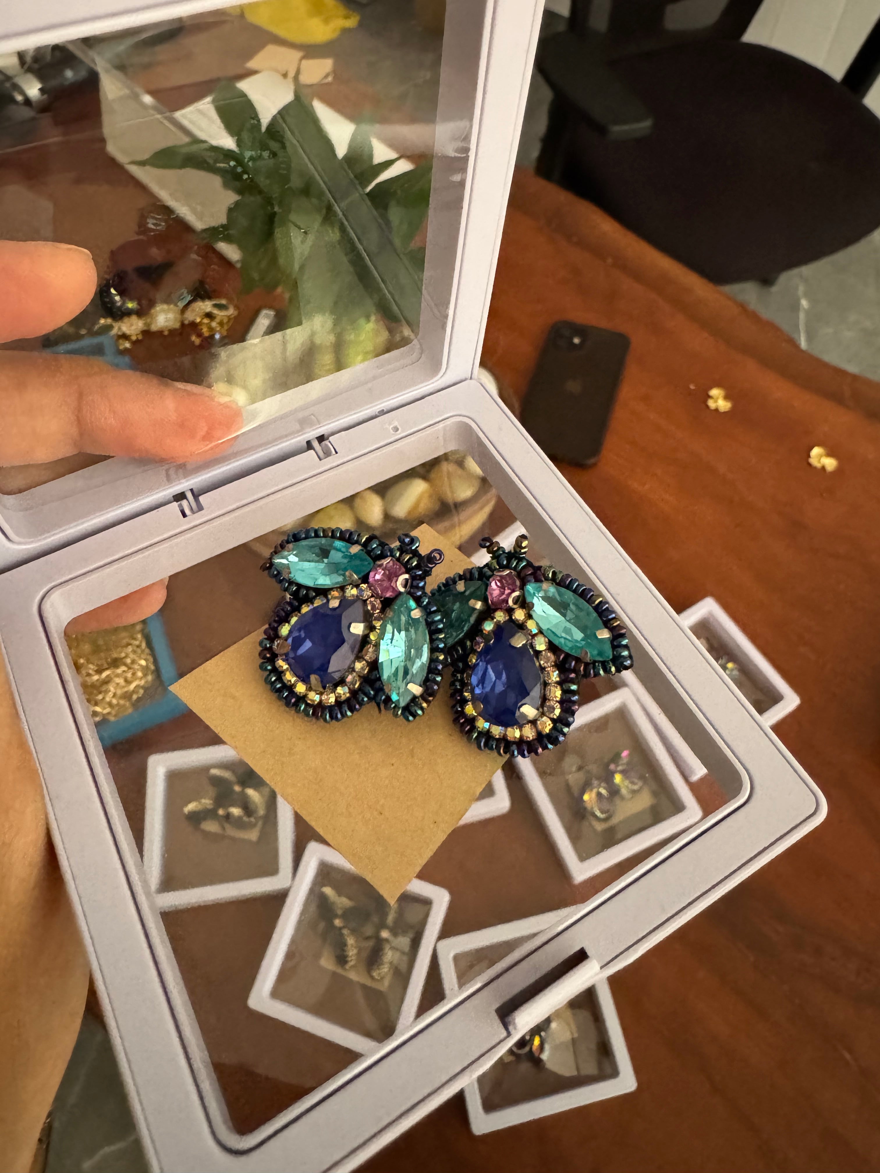 Bee earing