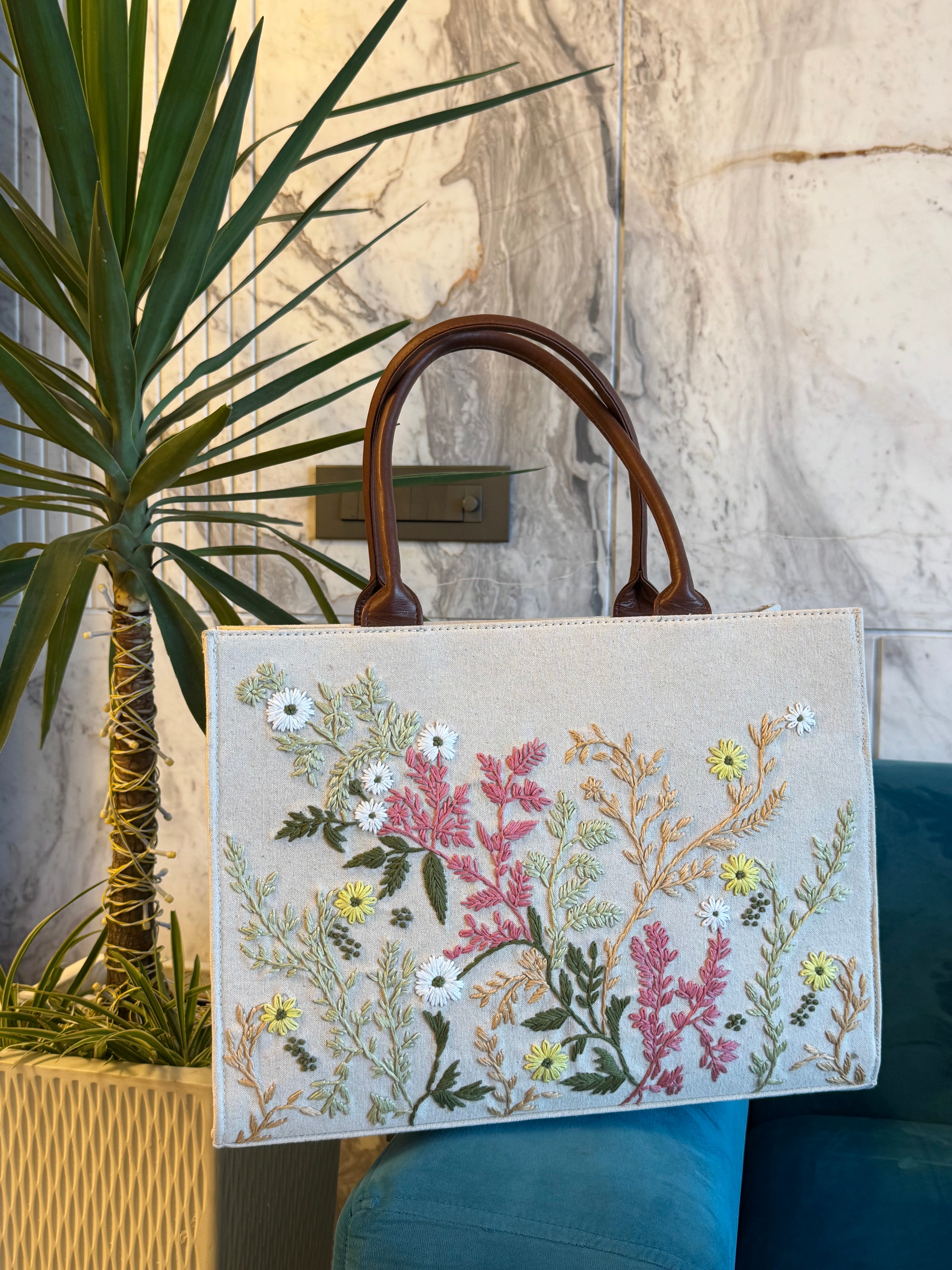 Kiara Embroidery bag