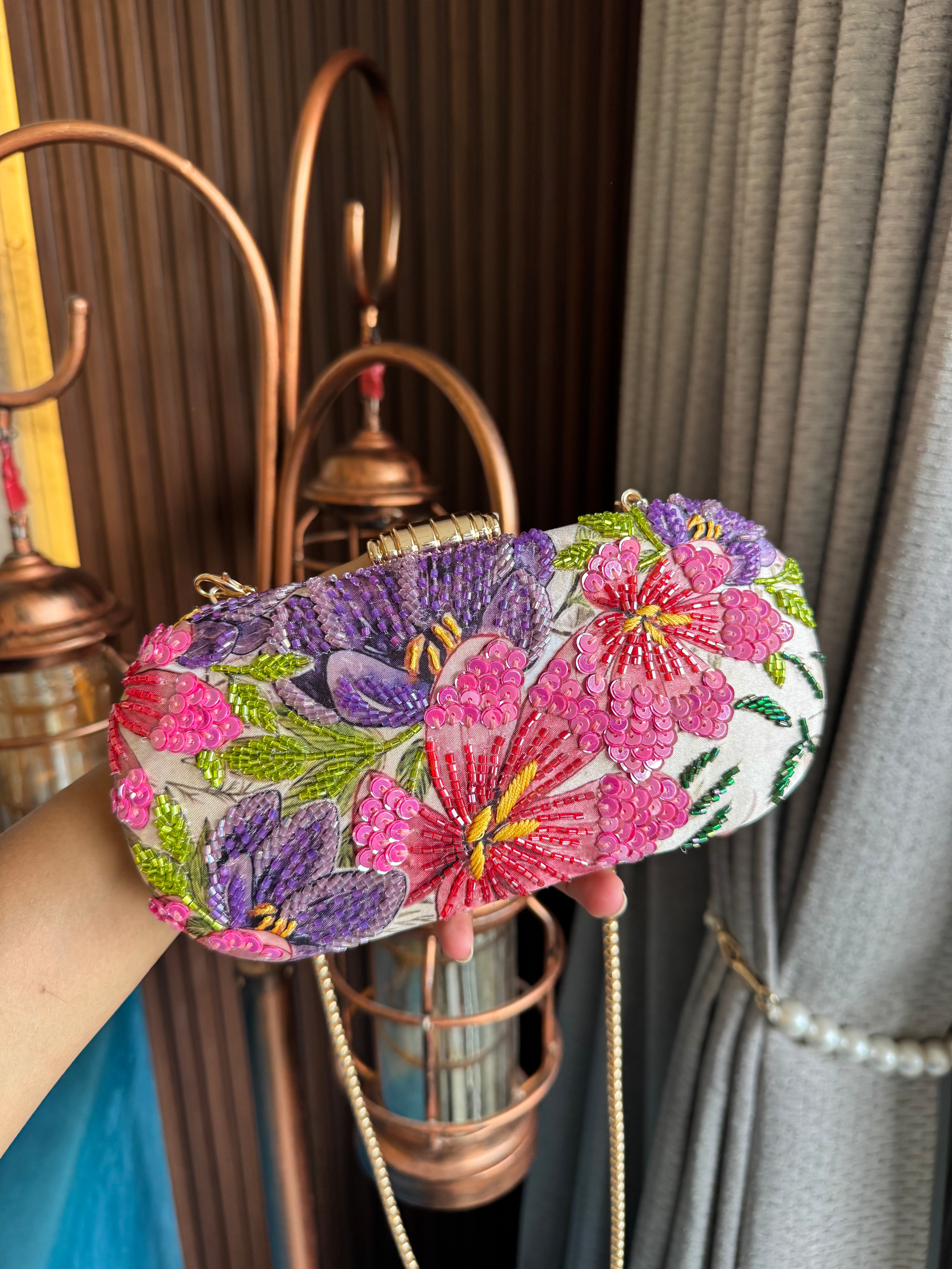 Raya clutch