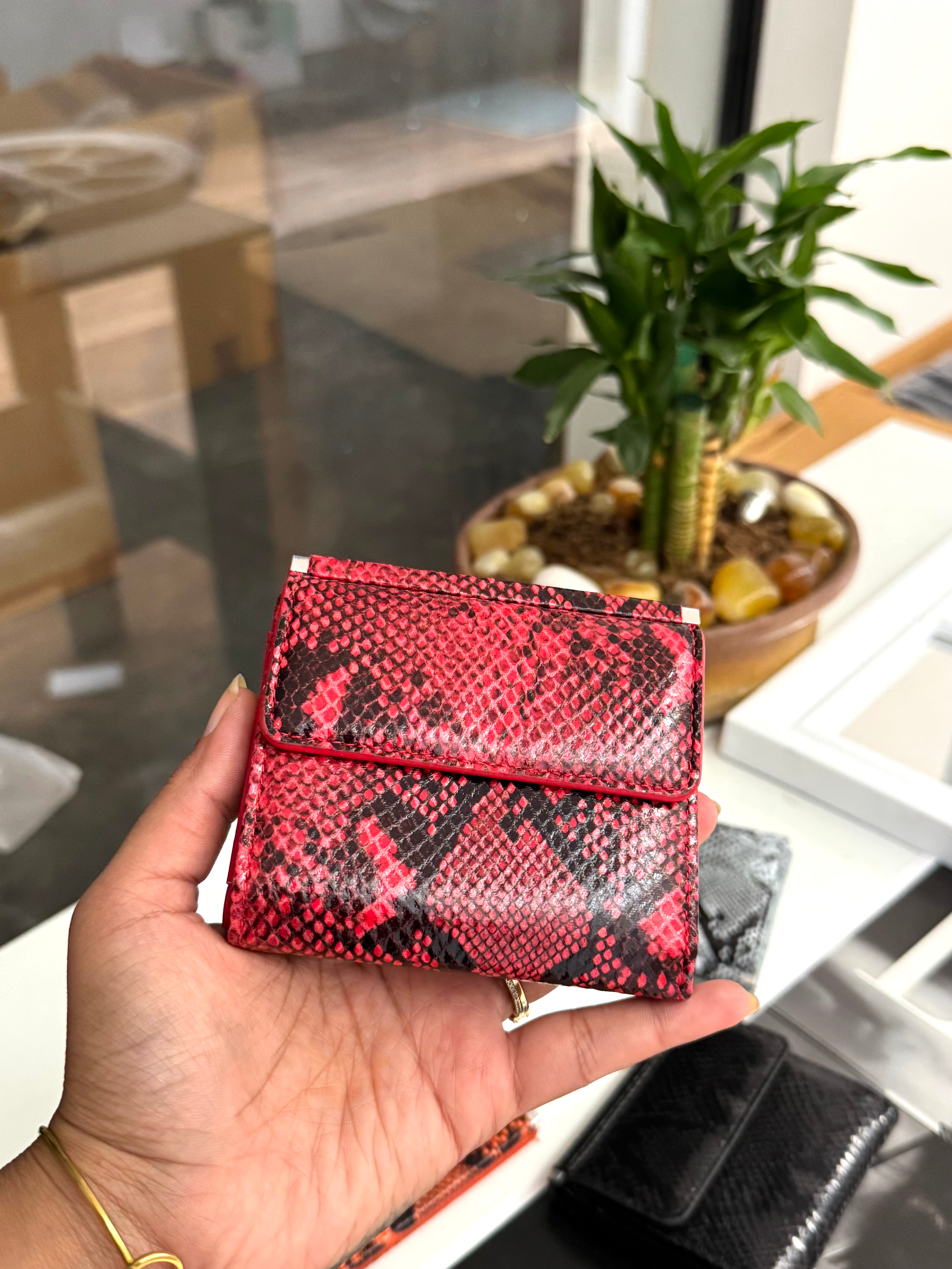 Snake wallet