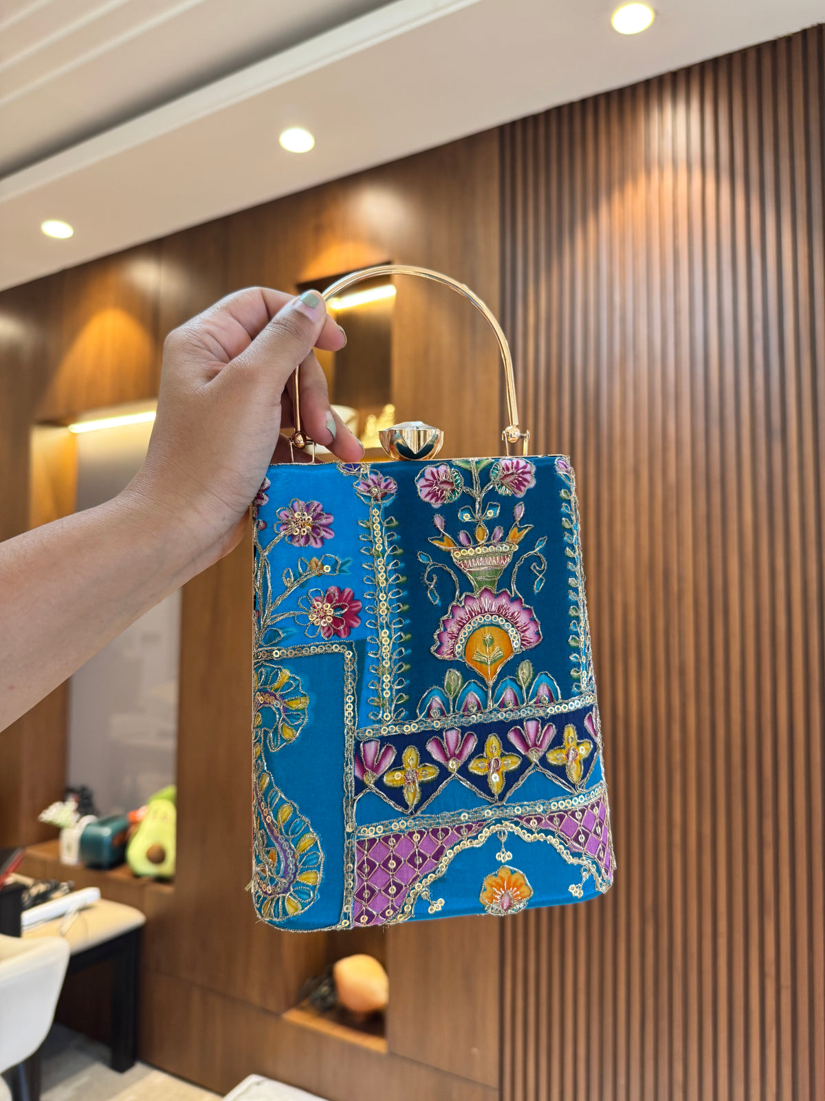 Maharani mobile party bag