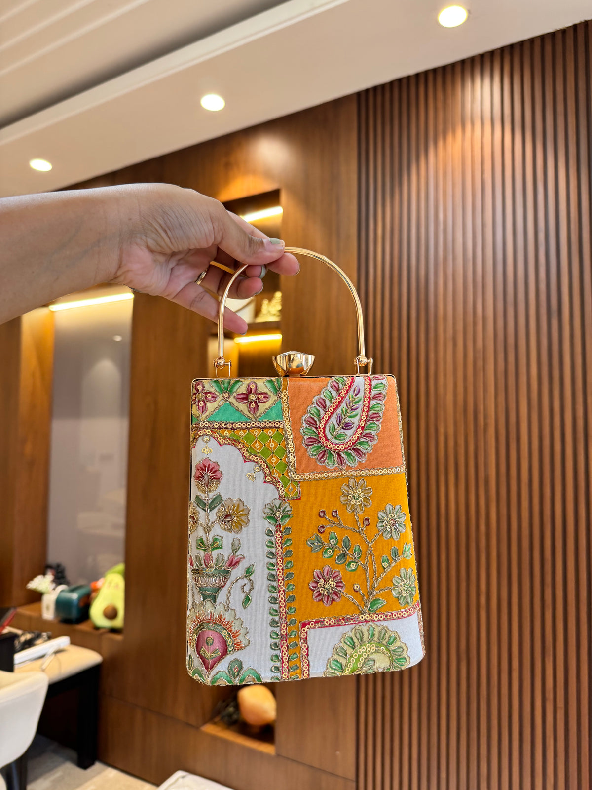 Maharani mobile party bag