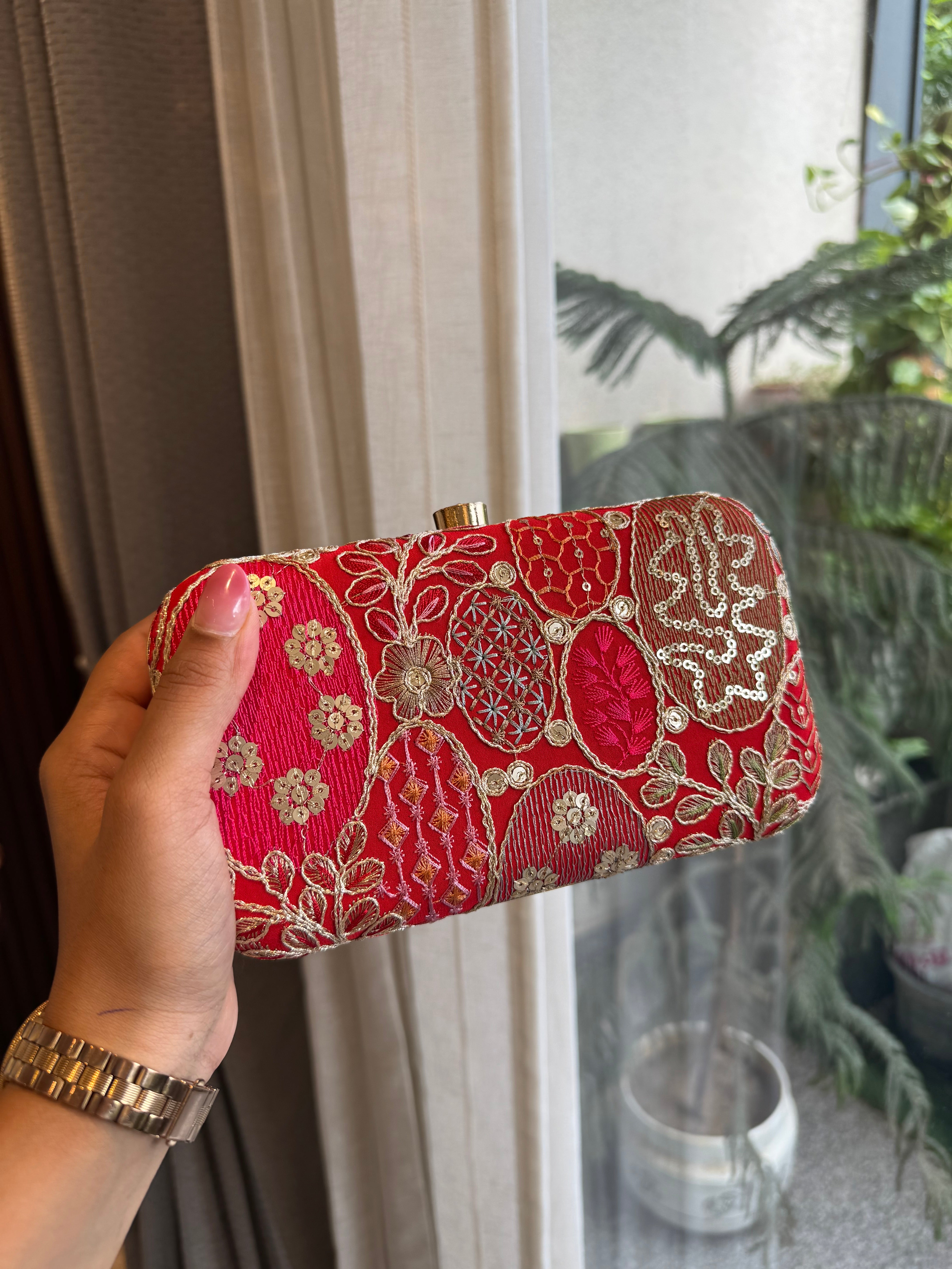 Bandhni clutches