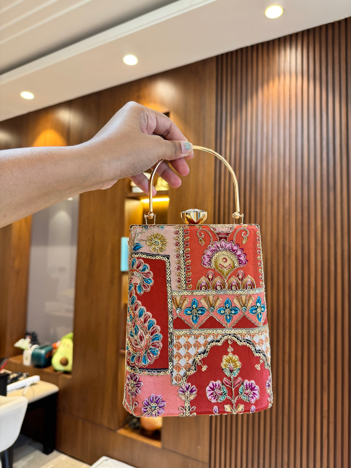 Maharani mobile party bag
