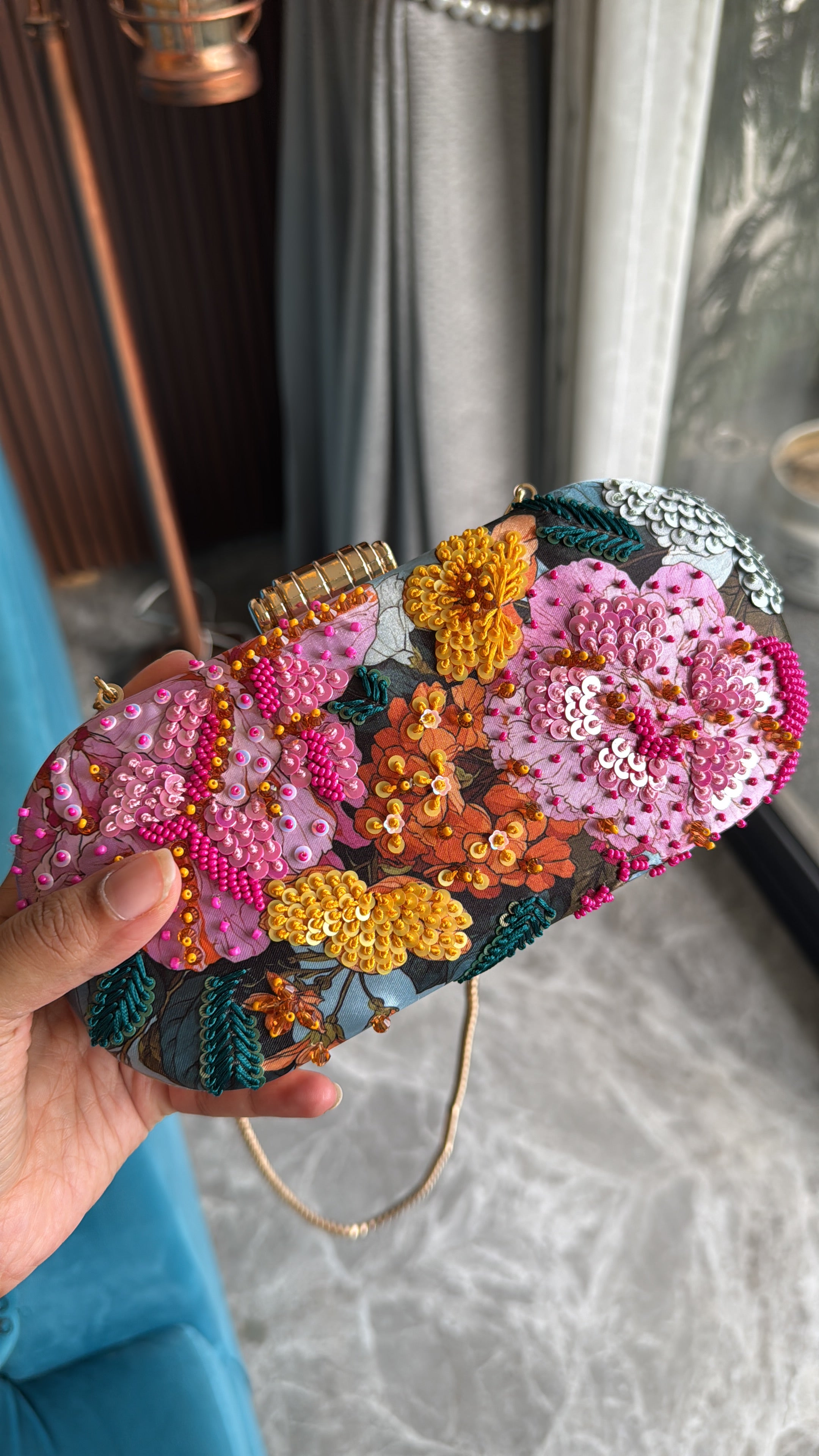 Raya clutch